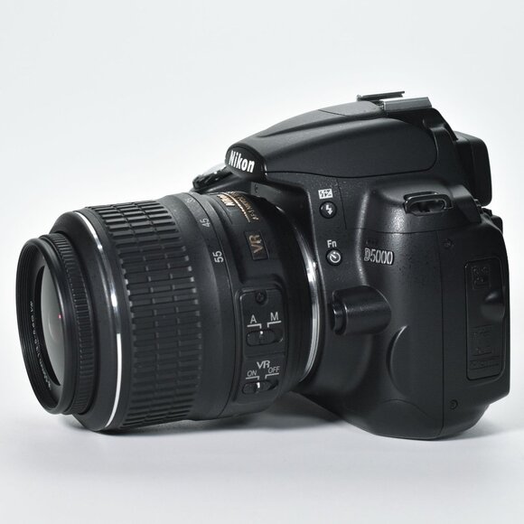 Nikon D5000 Digital SLR Camera 12.3MP 18-55mm Lens HD Video 6246 Clicks 32GB SD - Picture 3 of 16